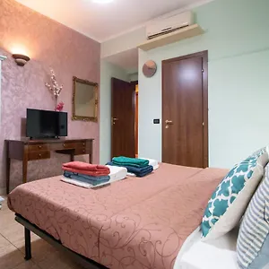 bb-colorful-suite-yard.it-romehotels.com/